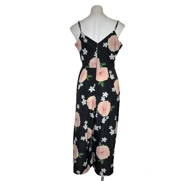 LOVE at FIRST SIGHT Floral Cropped Jumpsuit Romper Spaghetti Straps Size Large - Picture 2 of 11